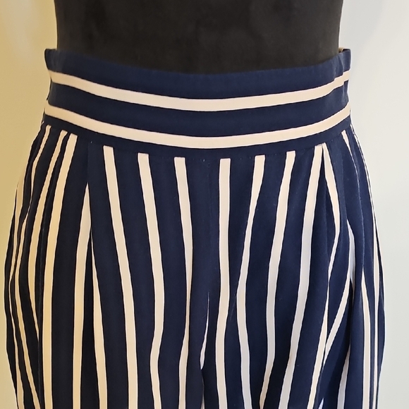 H&M Dark Blue and White Striped Women's Shorts - Picture 6 of 8